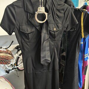 HALLOWEEN COSTUME:  Sexy Policewoman